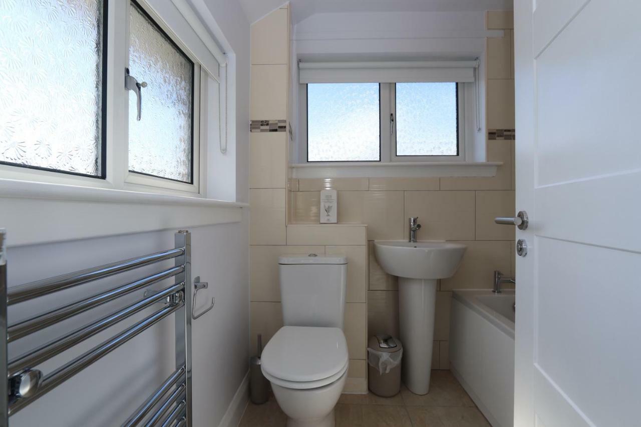 Dunfermline - Luxury 3 Bedroom 2 Bathroom Detached House With Garden Екстериор снимка