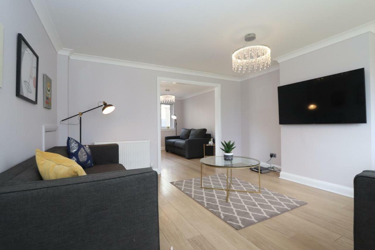 Dunfermline - Luxury 3 Bedroom 2 Bathroom Detached House With Garden Екстериор снимка